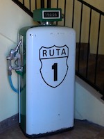 antique gas pump with Ruta 1 logo on it